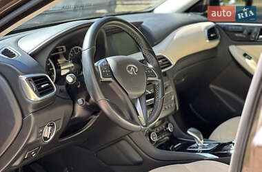 Внедорожник / Кроссовер Infiniti QX30 2017 в 
