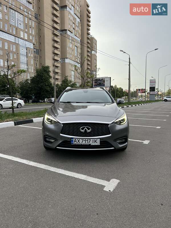 Внедорожник / Кроссовер Infiniti QX30 2016 в 