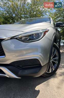 Позашляховик / Кросовер Infiniti QX30 2016 в 