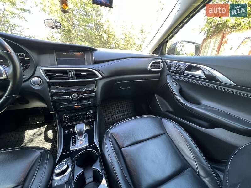 Внедорожник / Кроссовер Infiniti QX30 2016 в Киеве