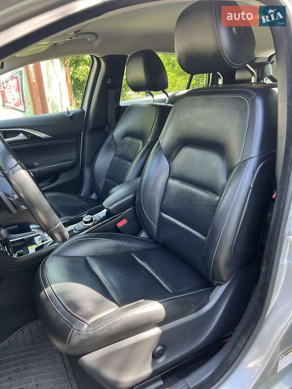 Внедорожник / Кроссовер Infiniti QX30 2016 в Киеве