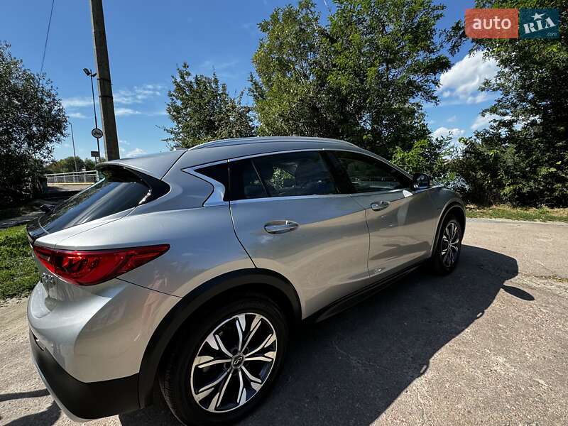 Внедорожник / Кроссовер Infiniti QX30 2016 в Киеве