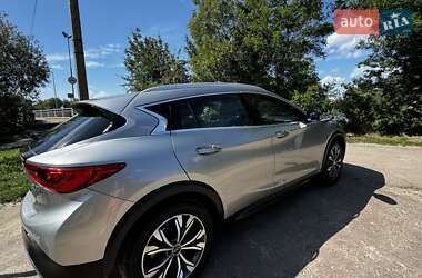 Позашляховик / Кросовер Infiniti QX30 2016 в 