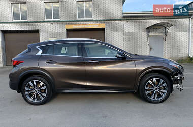 Позашляховик / Кросовер Infiniti QX30 2018 в 