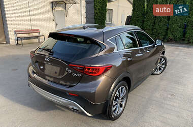 Позашляховик / Кросовер Infiniti QX30 2018 в 