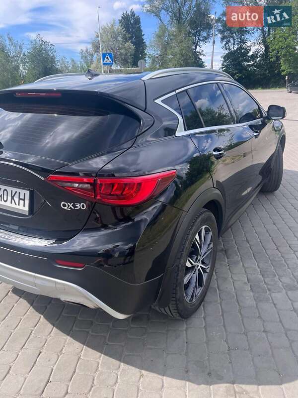 Позашляховик / Кросовер Infiniti QX30 2016 в Дніпрі