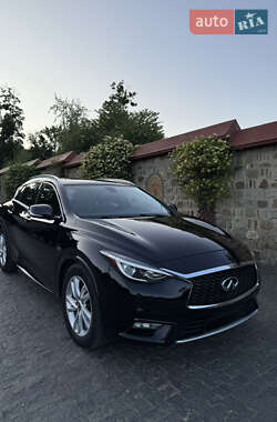 Позашляховик / Кросовер Infiniti QX30 2016 в Чернівцях