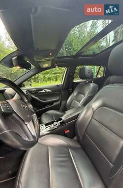 Внедорожник / Кроссовер Infiniti QX30 2017 в 