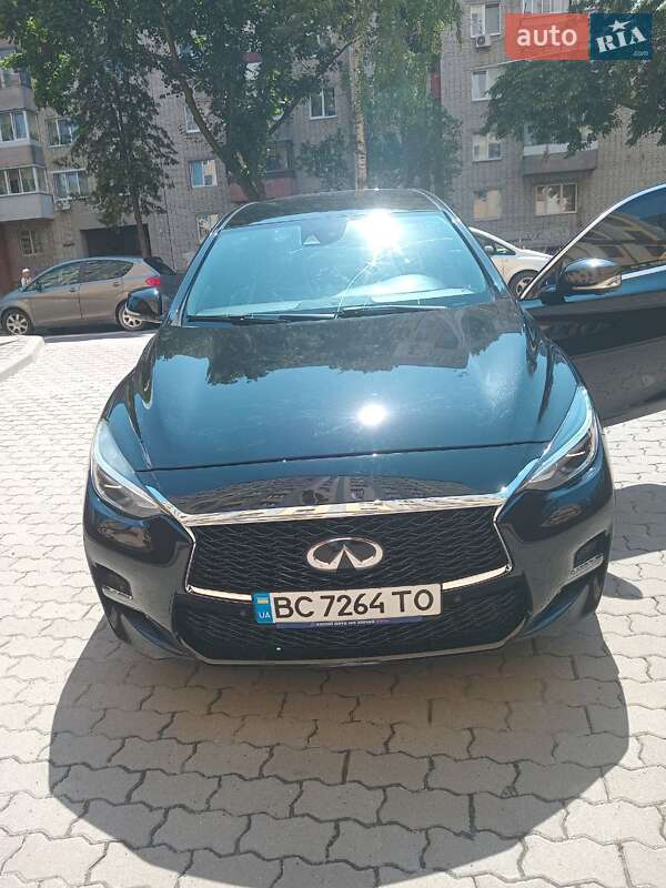 Внедорожник / Кроссовер Infiniti QX30 2016 в Львове
