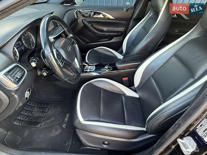 Внедорожник / Кроссовер Infiniti QX30 2016 в Киеве