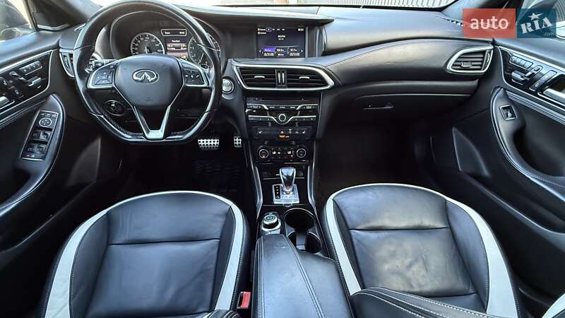 Внедорожник / Кроссовер Infiniti QX30 2016 в Киеве