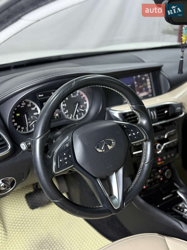 Позашляховик / Кросовер Infiniti QX30 2017 в Одесі