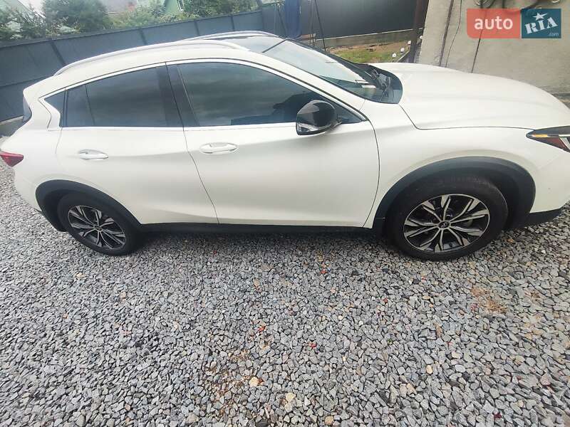 Внедорожник / Кроссовер Infiniti QX30 2017 в Львове
