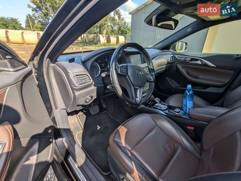 Внедорожник / Кроссовер Infiniti QX30 2016 в Ужгороде