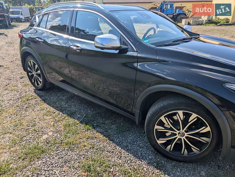 Внедорожник / Кроссовер Infiniti QX30 2016 в Ужгороде