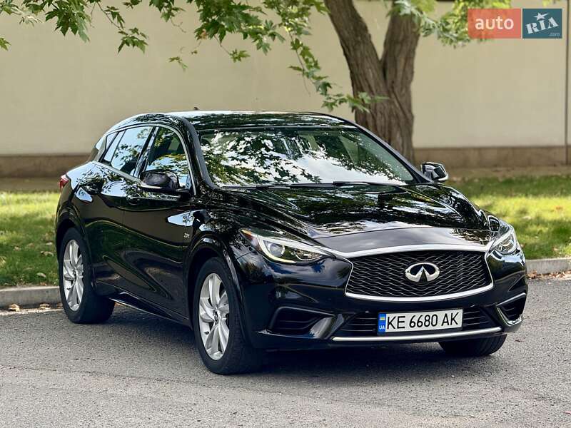 Позашляховик / Кросовер Infiniti QX30 2017 в Дніпрі
