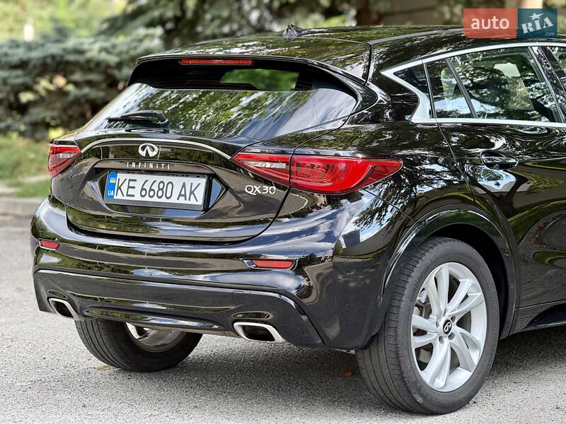 Позашляховик / Кросовер Infiniti QX30 2017 в Дніпрі