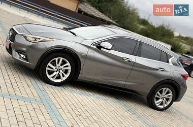 Внедорожник / Кроссовер Infiniti QX30 2016 в 