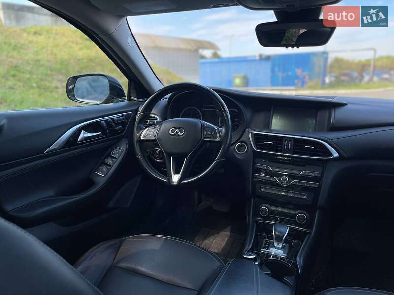 Позашляховик / Кросовер Infiniti QX30 2016 в Києві