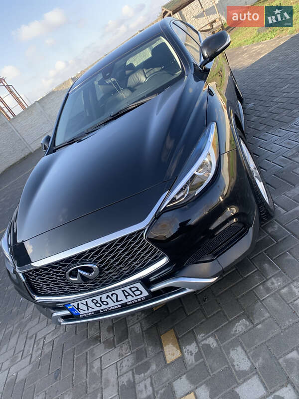 Внедорожник / Кроссовер Infiniti QX30 2017 в Васищево