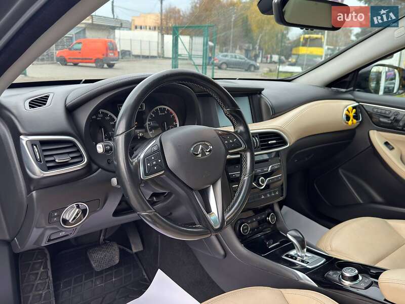 Позашляховик / Кросовер Infiniti QX30 2016 в Львові