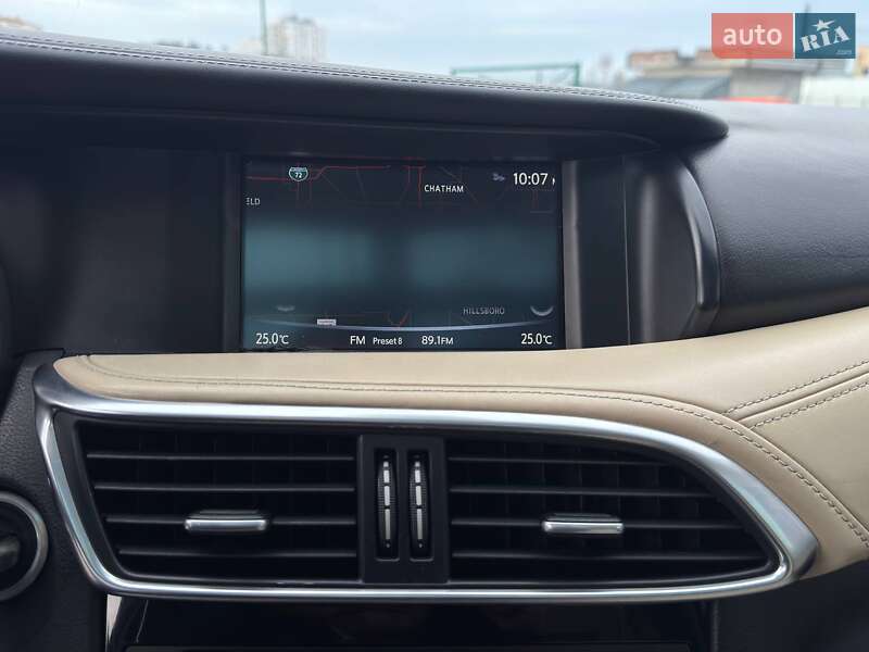 Позашляховик / Кросовер Infiniti QX30 2016 в Львові