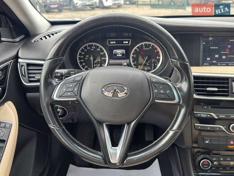 Позашляховик / Кросовер Infiniti QX30 2016 в Львові