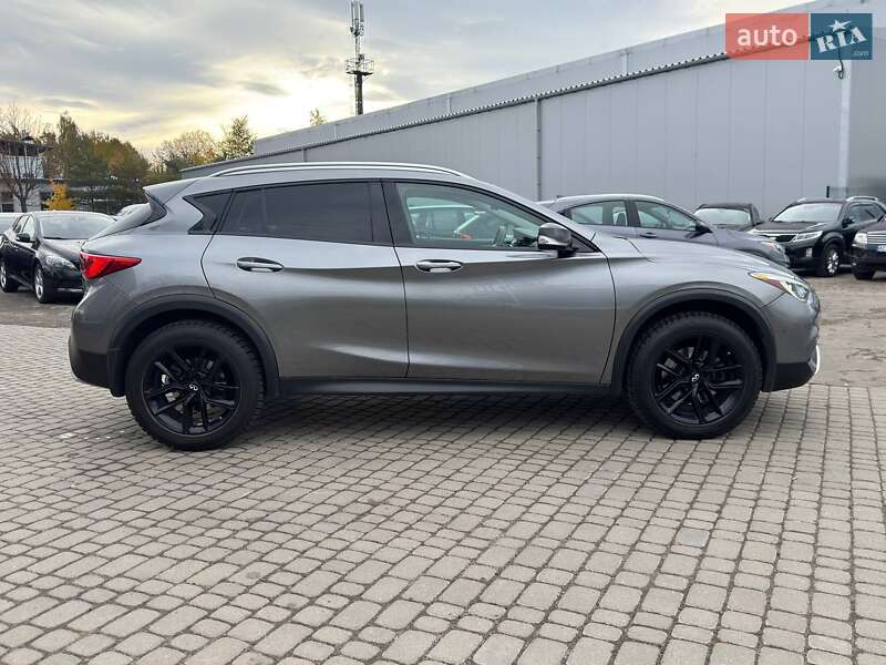 Позашляховик / Кросовер Infiniti QX30 2016 в Львові