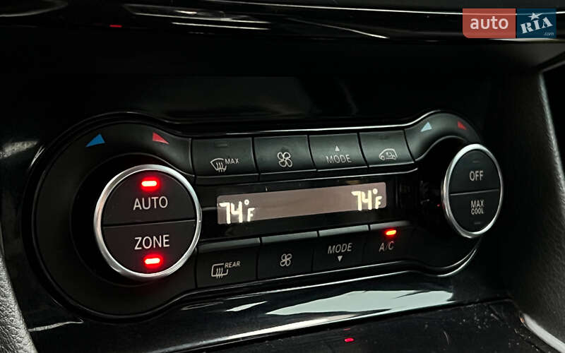 Внедорожник / Кроссовер Infiniti QX30 2016 в Львове