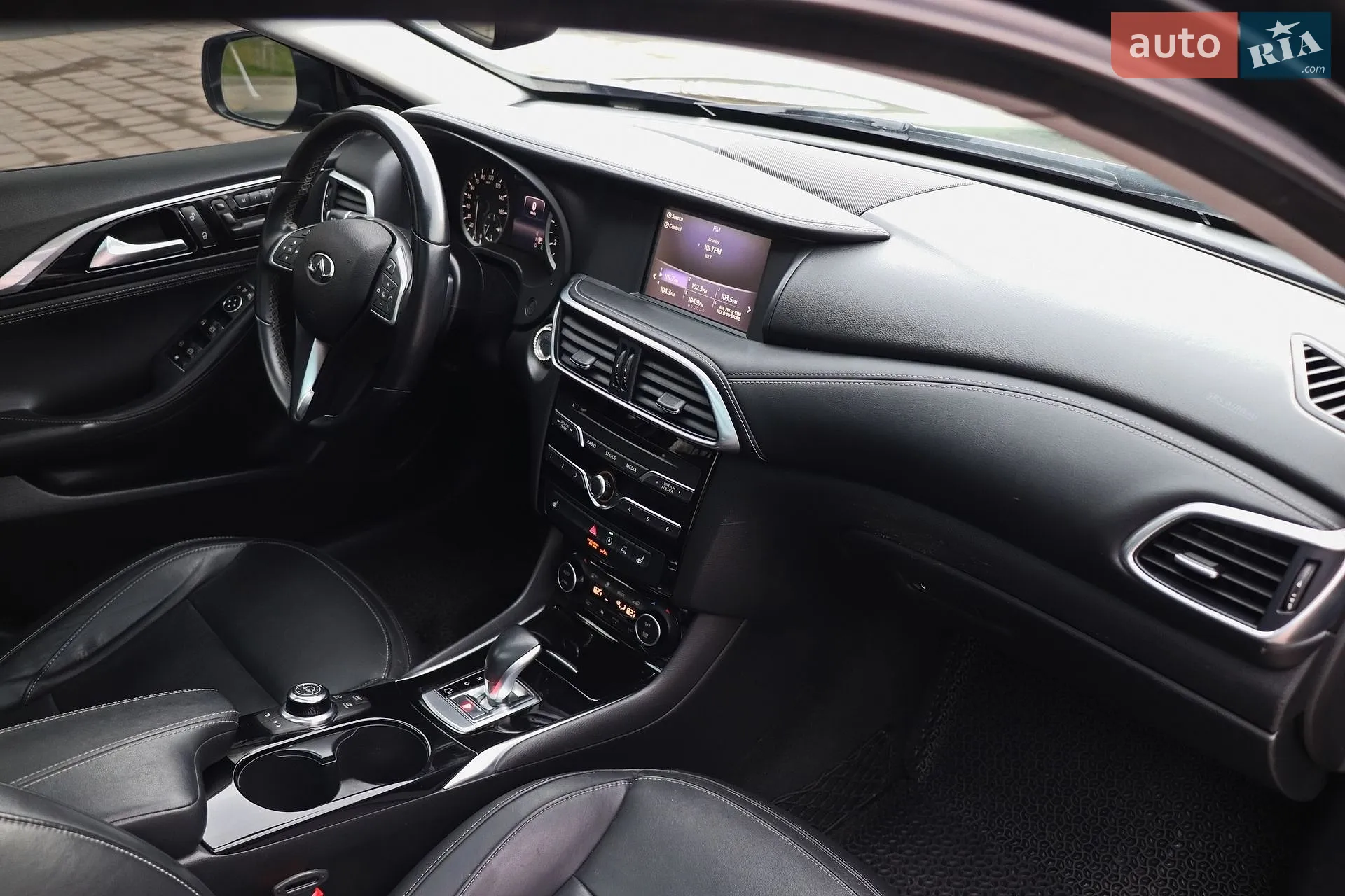 2017 Infiniti QX30 - мініатюра 13