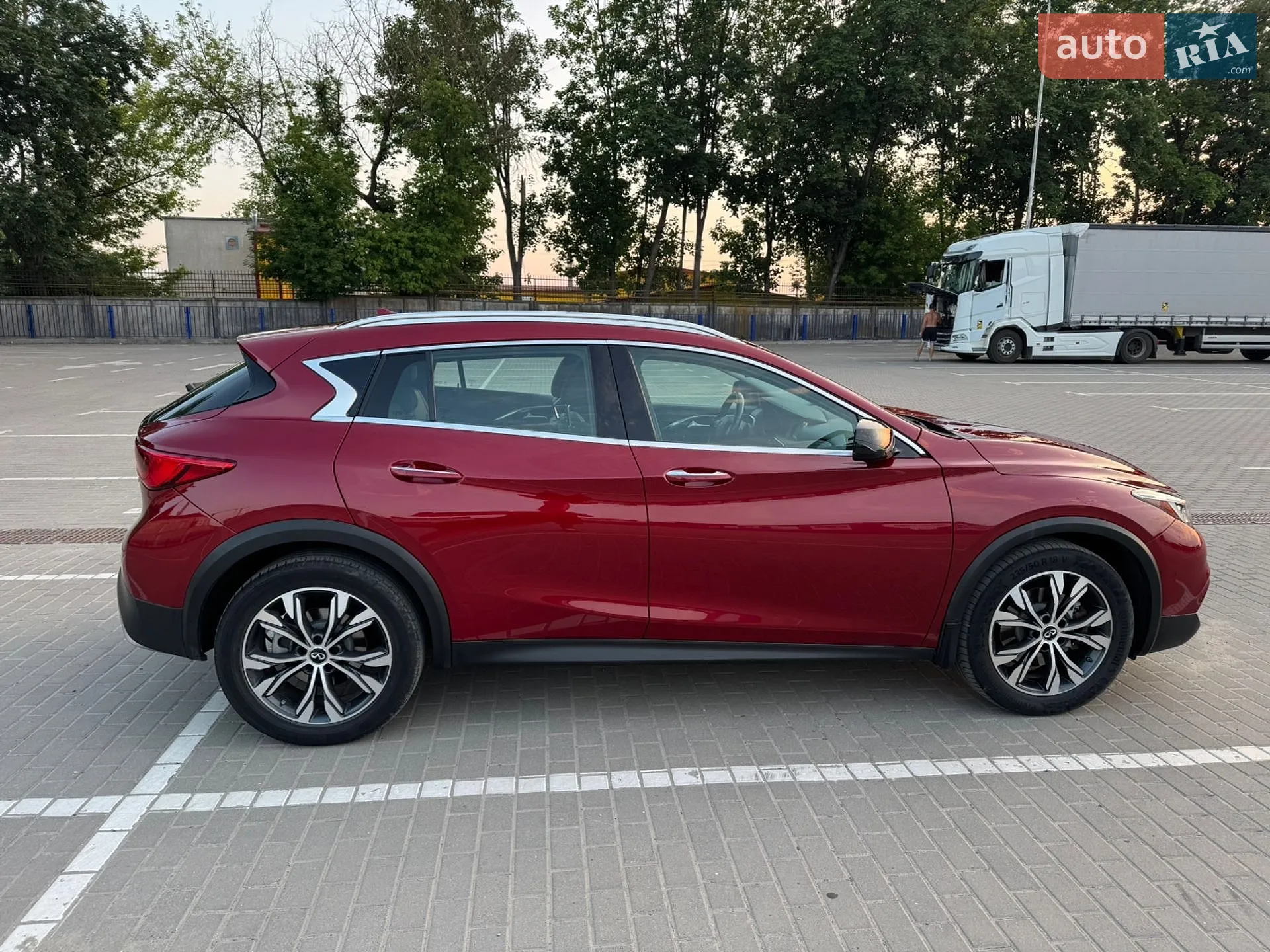Infiniti QX30 2018 VIN SJKCH5CR4KA006987 фото оголошення 9 з 25