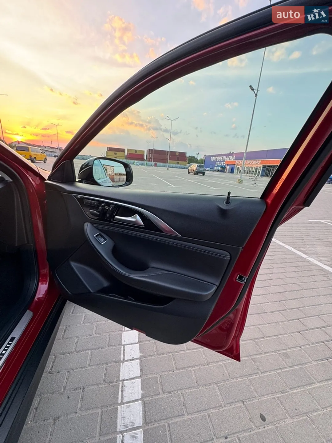 Infiniti QX30 2018 VIN SJKCH5CR4KA006987 фото оголошення 13 з 25