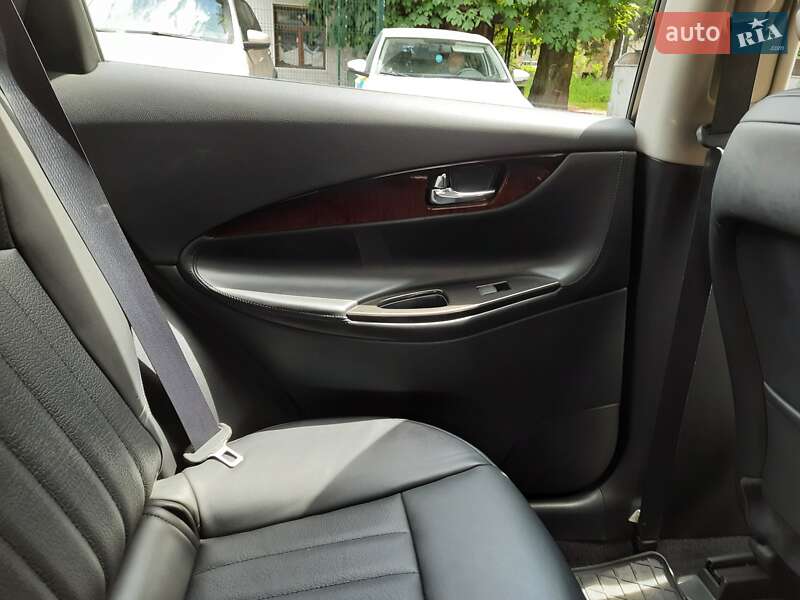 Внедорожник / Кроссовер Infiniti QX50 2016 в Киеве