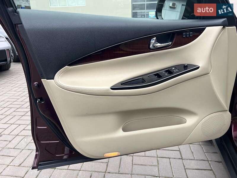 Внедорожник / Кроссовер Infiniti QX50 2016 в Одессе