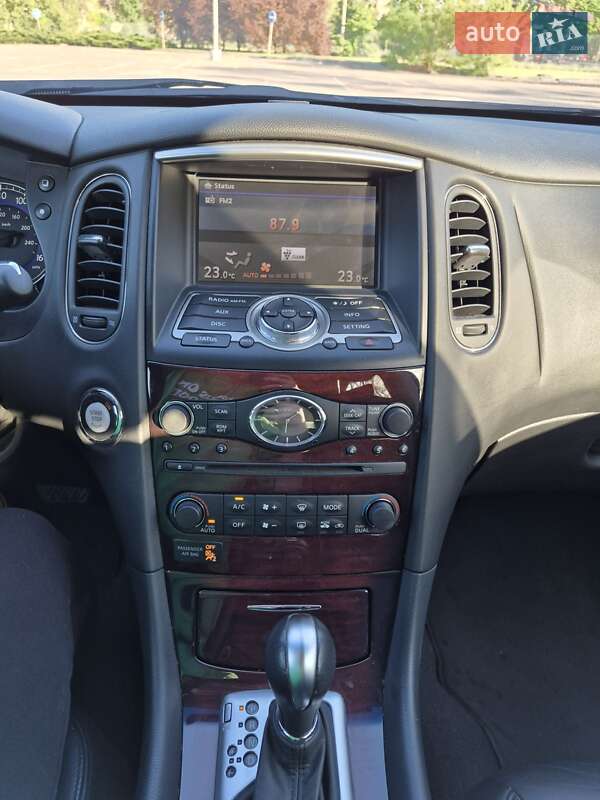 Позашляховик / Кросовер Infiniti QX50 2017 в Миколаєві