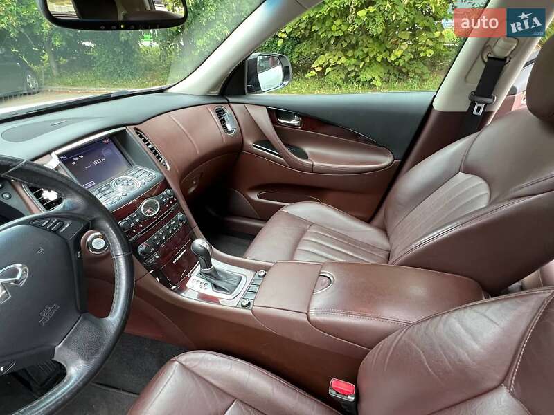 Позашляховик / Кросовер Infiniti QX50 2016 в Києві