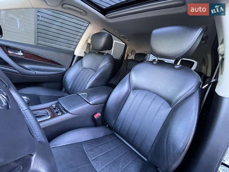 Позашляховик / Кросовер Infiniti QX50 2016 в Харкові