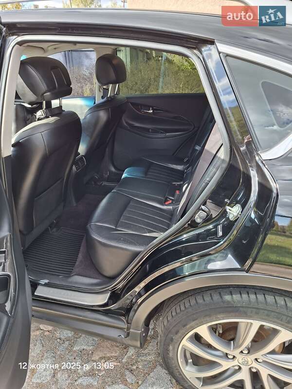 Внедорожник / Кроссовер Infiniti QX50 2016 в Золотоноше