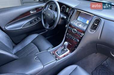Внедорожник / Кроссовер Infiniti QX50 2016 в 