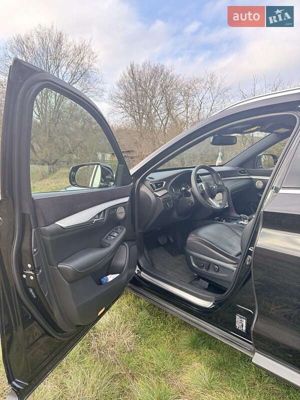 Внедорожник / Кроссовер Infiniti QX50 2018 в Корсуне-Шевченковском