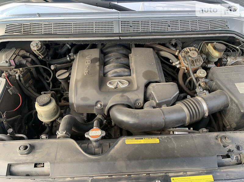 Позашляховик / Кросовер Infiniti QX56 2004 в Львові