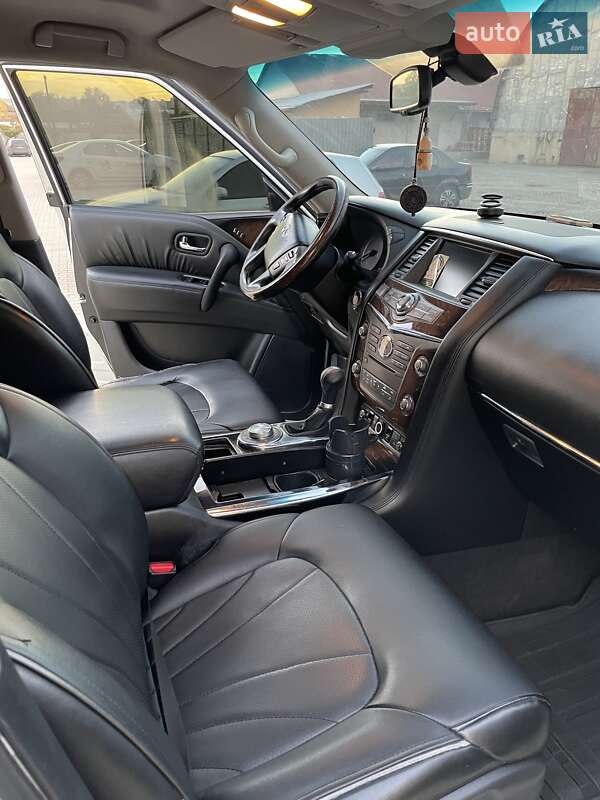 Позашляховик / Кросовер Infiniti QX56 2011 в Чернівцях