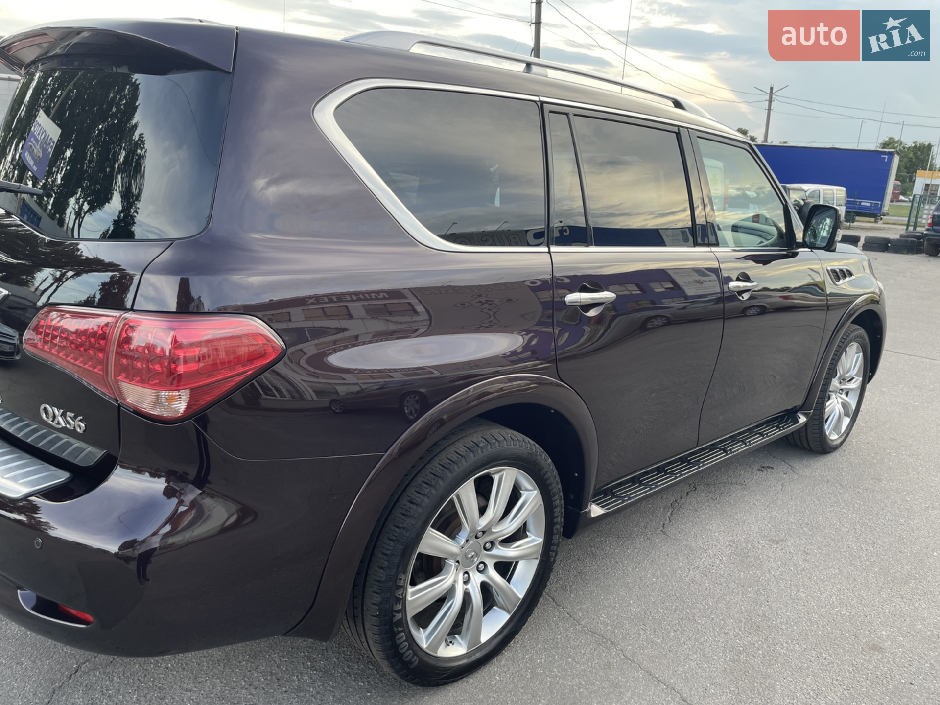 2011 Infiniti QX56 - мініатюра 16