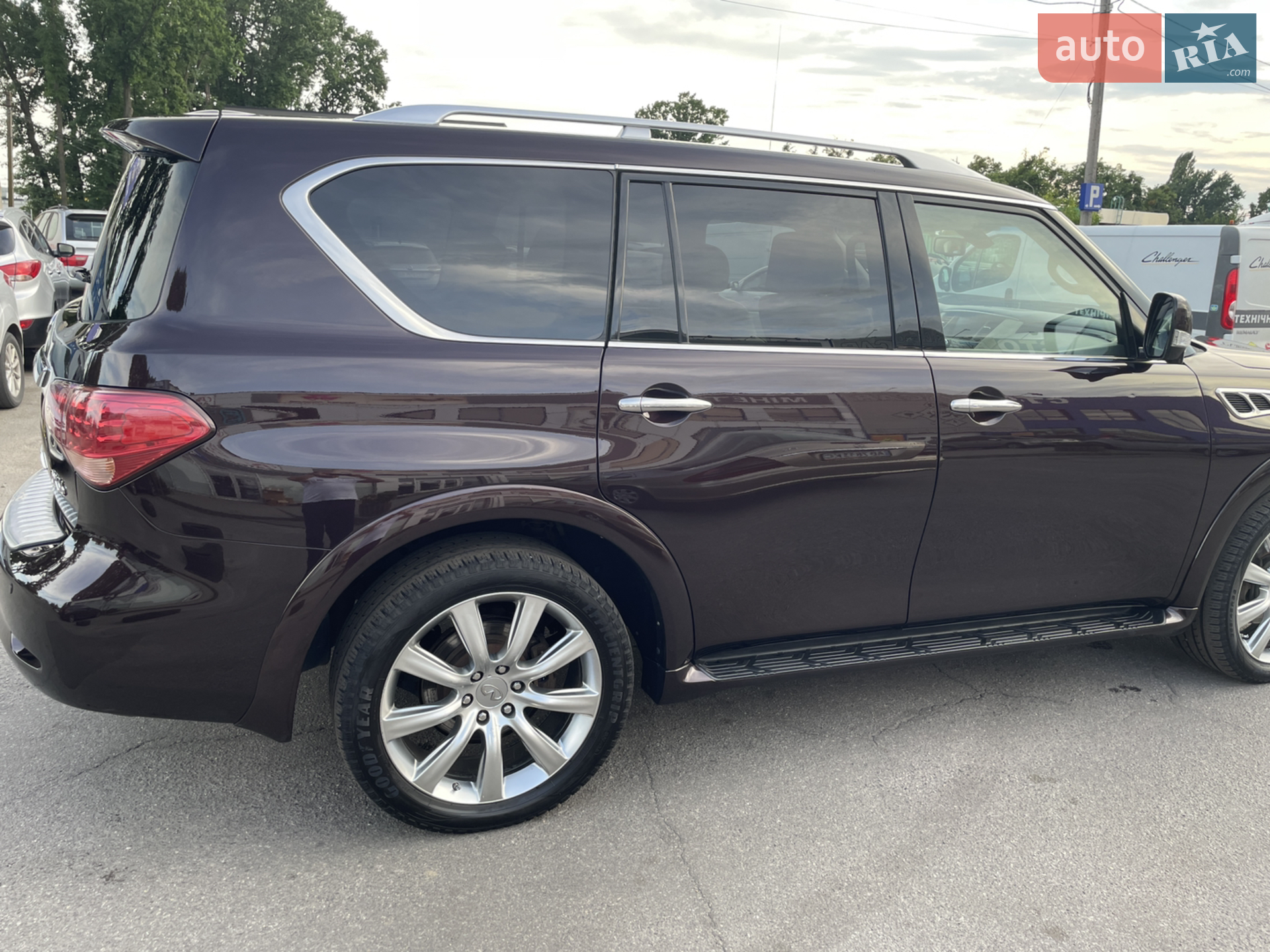 2011 Infiniti QX56 - мініатюра 18