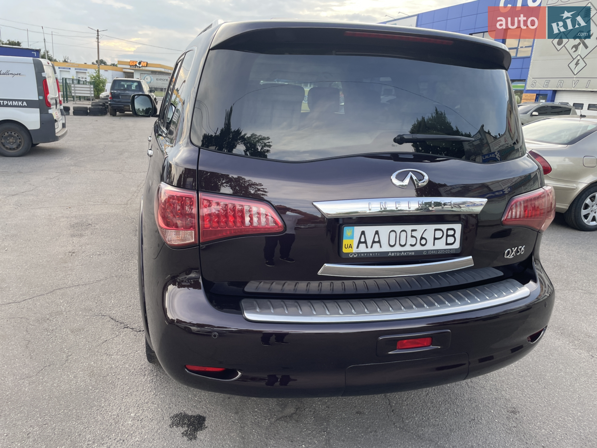 2011 Infiniti QX56 - мініатюра 11