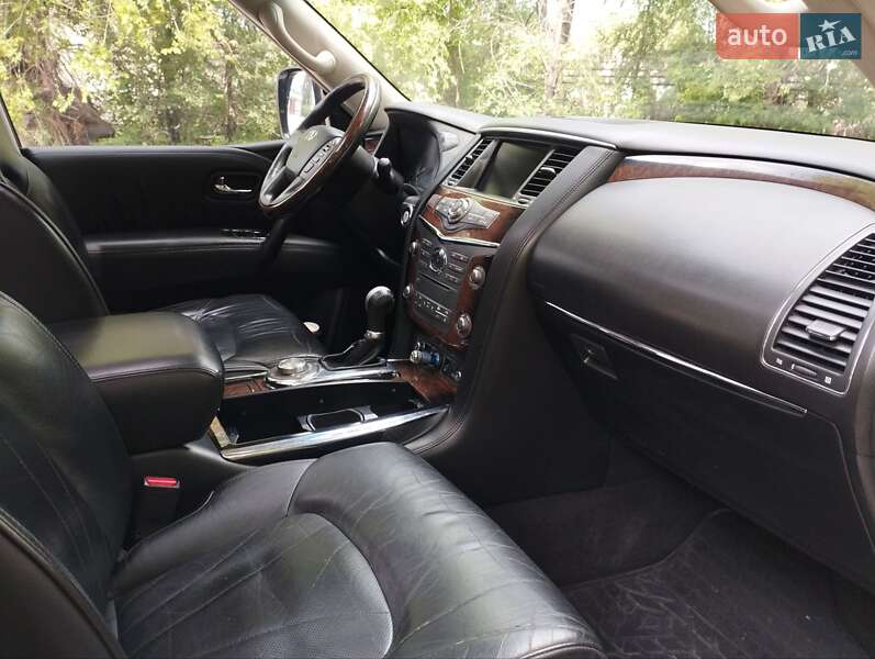 Позашляховик / Кросовер Infiniti QX56 2011 в Кам'янському