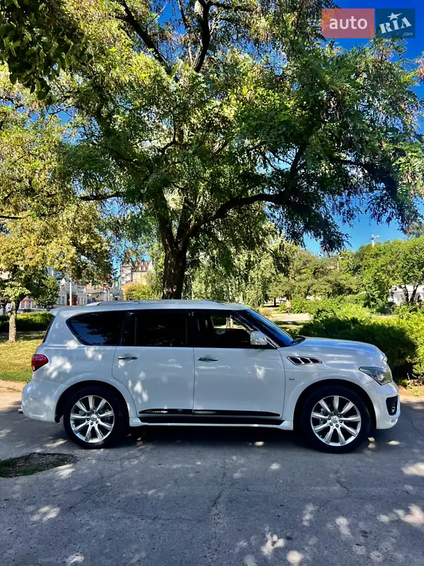 Infiniti QX56
