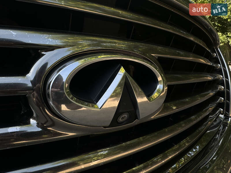 Внедорожник / Кроссовер Infiniti QX56 2010 в Чернигове