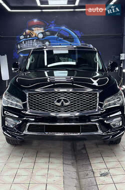 Внедорожник / Кроссовер Infiniti QX56 2010 в 