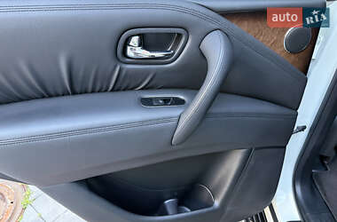 Позашляховик / Кросовер Infiniti QX56 2011 в 